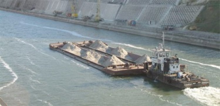 Transportatorii de mărfuri preferă Canalul Dunăre - Marea Neagră